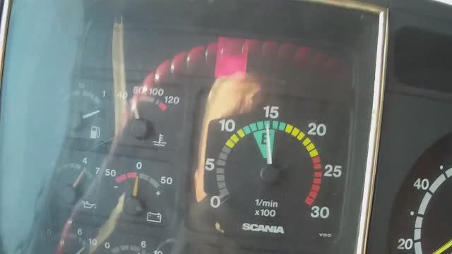 Скания, груженая 20 тонн. Разгоняется до 90 км_час за минуту. смотреть онлайн