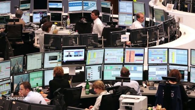 Обзор. Рубль подешевел к юаню вслед за дешевеющей нефтью