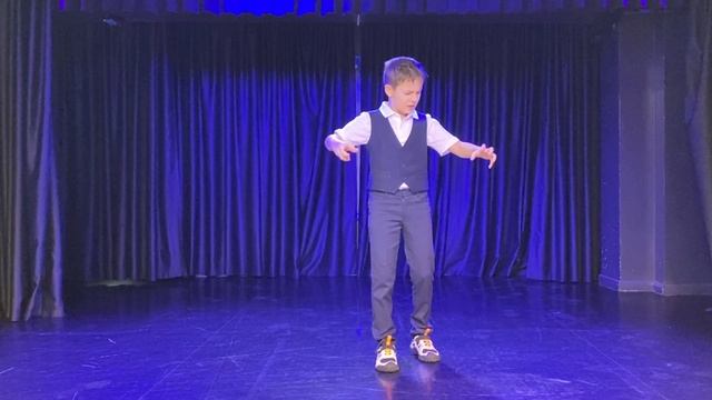 В. ГОЛЯВКИН 