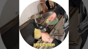 # Филяй Ваня и блины🥞 с яблоком и колбаской 😋😊♥️