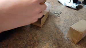 Распаковка коробки для аудио кассет