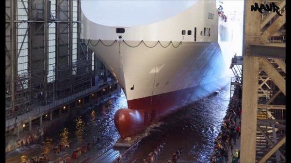 СПУСК КОРАБЛЯ НА ВОДУ