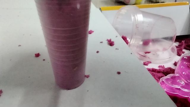 как стекает кинетический песок