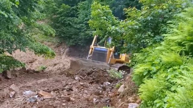 Powerful Bulldozer Cutting Steep Mountain _ Extreme Road Construction in Mountains смотреть онлайн