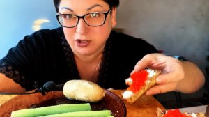 МУКБАНГ, есть с утра нечего😁СКУШАЛА всю КУРИЦУ  ночью🤣/Да и колбасу мне МОЖНО!