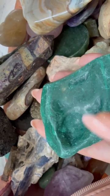 Что делает малахит одним из самых древних камней-оберегов?