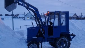 Самодельный трактор классика 4х4 в работе. Вывожу снег в деревне