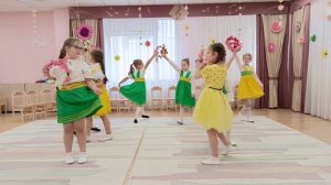 Танец с веночками