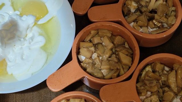 ЖУЛЬЕН НА ПРАЗДНИЧНЫЙ СТОЛ С БЕЛЫМИ ГРИБАМИ