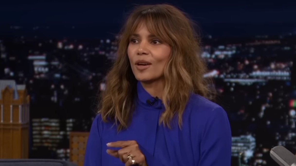 Холли Берри объявила о помолвке и задала Крису Хемсворту вопрос из «Мстителей: Финал» смотреть онлайн