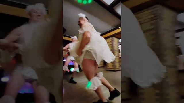 Встречайте Большой театр 🤣Вот такое шоу устроили родные и гости моей сестре на юбилей 🤣 смотреть онлайн