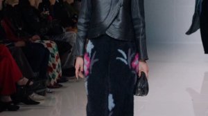 Показ женской коллекции Giorgio Armani осень-зима 2024-2025