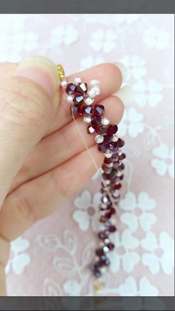 Волнистый браслет из хрусталя со стеклянными бусинами смотреть онлайн