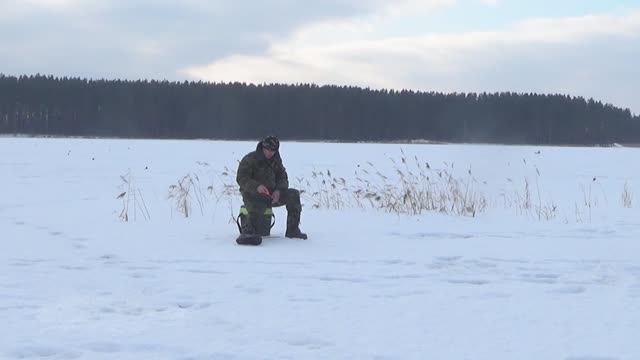 Применяю 6 прикормок в ловле плотвы в глухозимье на озере с хитрой плотвой - и выводы (2022г) смотреть онлайн