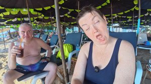 МОКРЫЕ, но СЧАСТЛИВЫЕ) Напрыгались на ВОЛНАХ на море, сидим СПЛЕТНИЧАЕМ на пляже в Паттайе! Таиланд