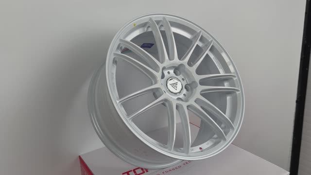 Диски Wheelegend TCF T01 18 8.5J White смотреть онлайн