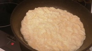 Готовлю на завтрак, яичницу  сыром!