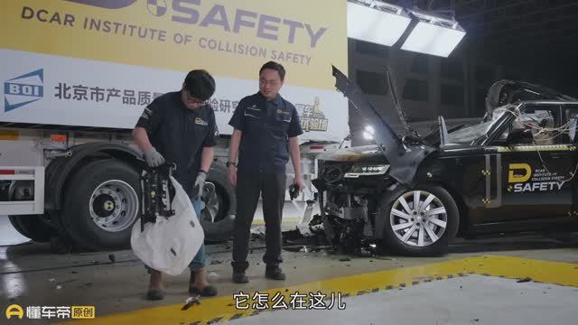 ПЕРВЫЙ В МИРЕ масштабный краш-тест с грузовиком. 30 автомобилей. Кто самый безопасный? смотреть онлайн