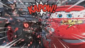 Малния Маквин разбился но его собрали гонка против зверей тачки гонки синий красный детский мультик