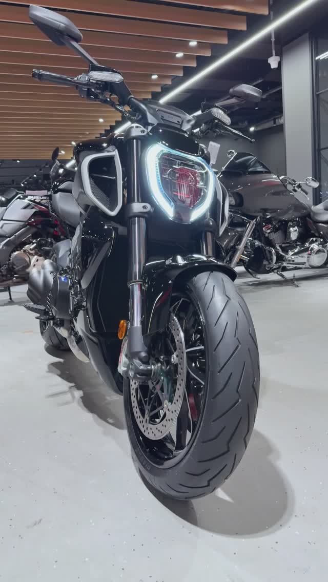 DUCATI DIAVEL V4 (2023) VIN: ZDM3G00AAPB000283 смотреть онлайн