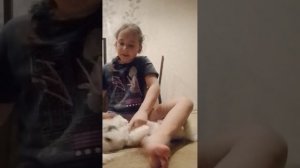 Сноу примеряет одежду.2 часть