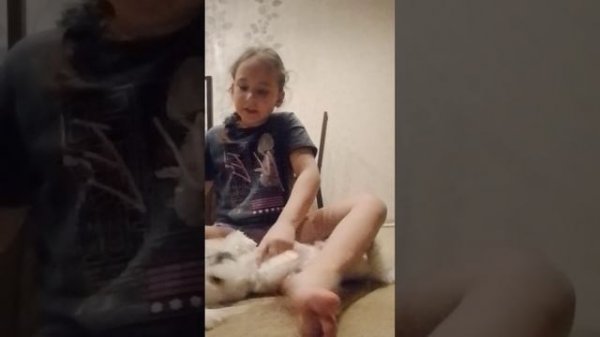 Сноу примеряет одежду.2 часть