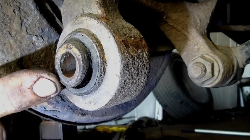 Замена нижнего сайлентблока кулака Chevrolet Captiva