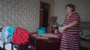 Дома по хозяйству. Баба Валя заболела, вызвала скорую.