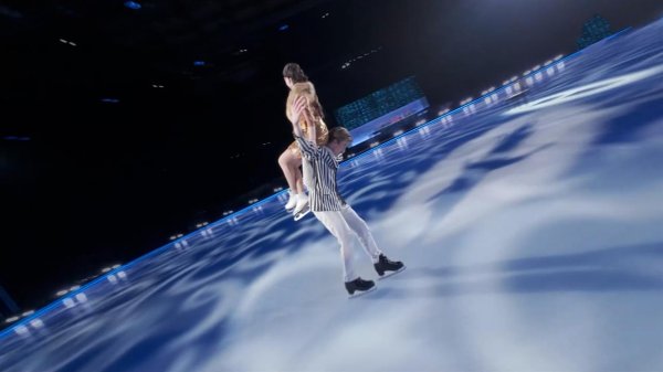 Смотрите сегодня новый выпуск шоу "Ледниковый период" на Первом канале