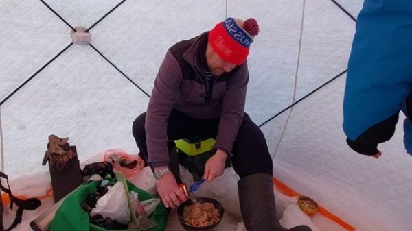 Мукбанг с Ольгой Николаевной на рыбалке.