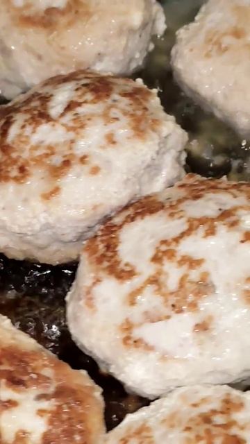 ЖАРКА СОЧНЫХ КОТЛЕТ.РЕЦЕПТв описании