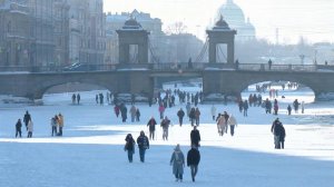 В Петербурге люди массово выходят на лед, вопреки запретам и здравому смыслу.