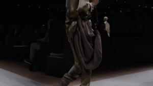 Показ женской коллекции Giorgio Armani весна-лето 2025