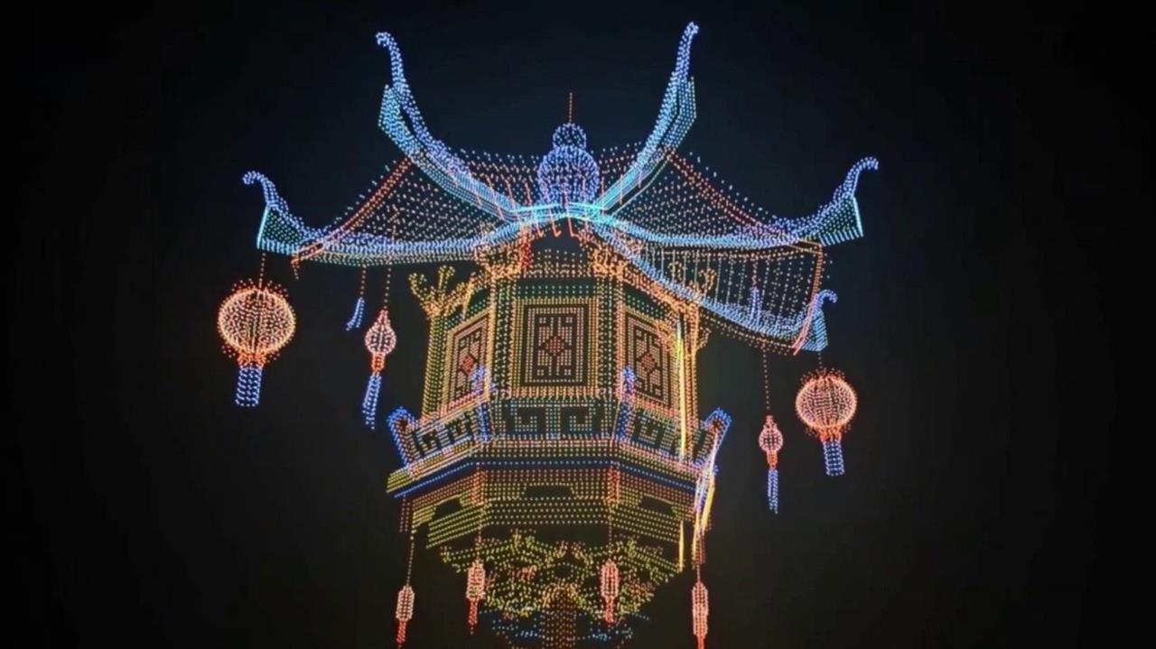 В Китае устроили рекордное по масштабам шоу дронов. смотреть онлайн