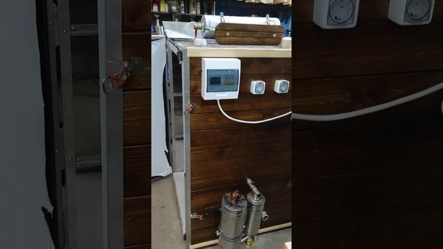 Обзор коптильной камеры из дерева и нержавейки... смотреть онлайн