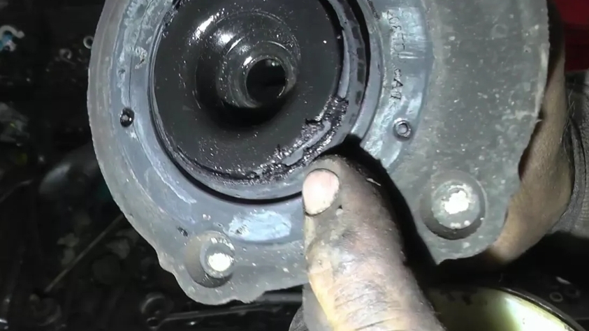 Замена верхней опоры стойки FIAT Doblo Maxi