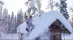 ЗАВАЛИЛО ИЗБУ МЕТРОВЫМ СНЕГОМ / В ТАЙГЕ ВСЁ ЖИВОЕ ЗАТАИЛОСЬ / ТЯЖЕЛО ИДЁТ СНЕГОХОД В ЭТО ВРЕМЯ.