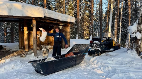 В ЛЕСУ КРУГОМ ВОЛЧЬИ ТРОПЫ. ВЫЕЗЖАЕМ В ТАЙГУ ПРОВЕРЯТЬ КАПКАНЫ НА СОБОЛЯ.