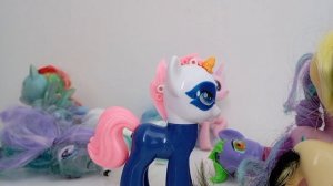 My little pony. Школа №15. Мисс Искра и наш сумашедший класс. Пони Саша 🖤💛