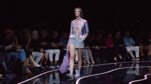 Показ женской коллекции Emporio Armani весна-лето 2024