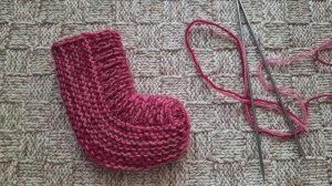 Простые носочки (пинетки). / МК /