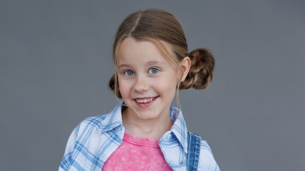 Арина Бурцева - Видео-визитка на русском