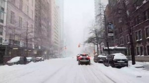 США. Поездка в сильную метель по центру Нью-Йорка