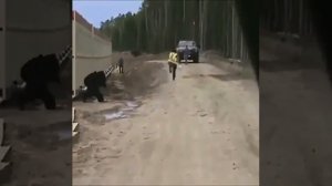 Когда пришли проверять участок, строители решили пошутить над прорабом.