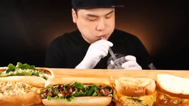 Мукбанг хот-доги и сэндвичи Еда на камеру смотреть онлайн