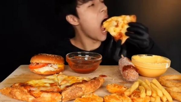 Мукбанг фаст-фуд Еда на камеру (2)