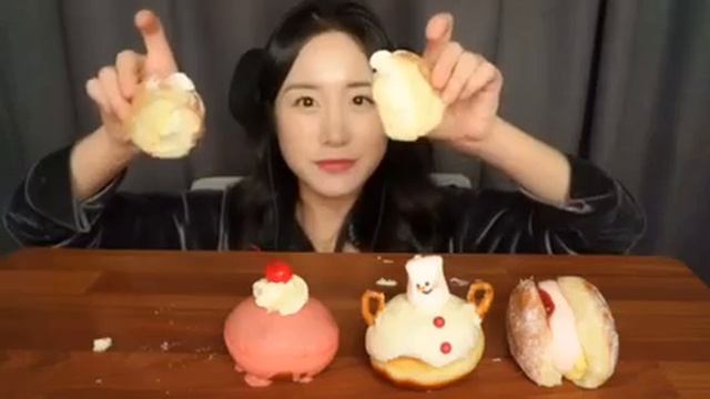 Мукбанг пончики с заварным кремом Еда на камеру смотреть онлайн