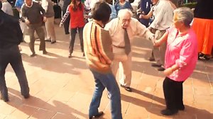 Дед танцует под рок-н-ролл. #Танцы