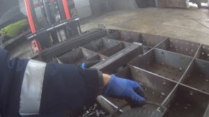 Собираю тяжёлый сварочный стол в одного