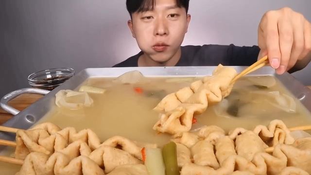 Мукбанг рыбный пирог Еда на камеру смотреть онлайн